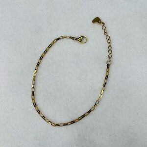 Elegant Gold Chain Bracelet
